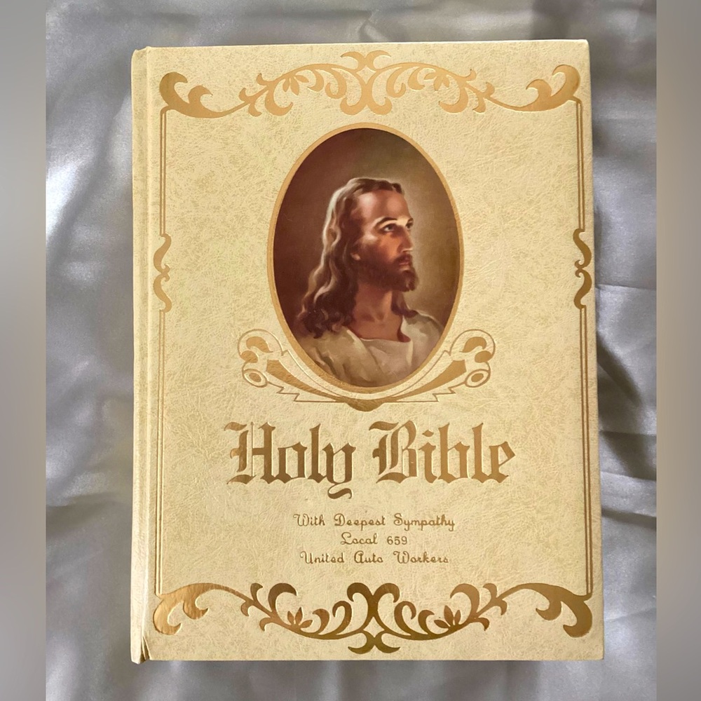 Royal Classic Portrait Edition Family Bible KJV